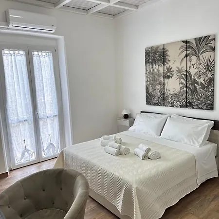 Edward House Apartment *