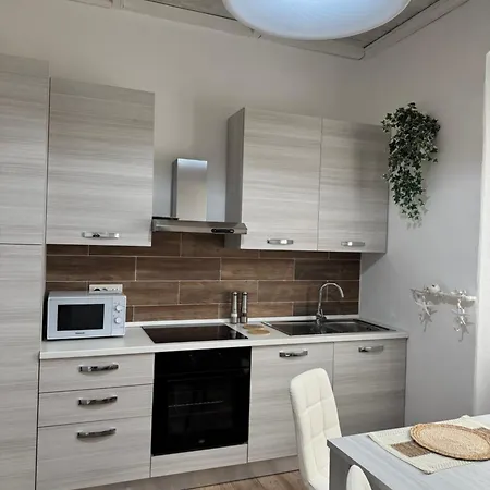 Edward House La Spezia