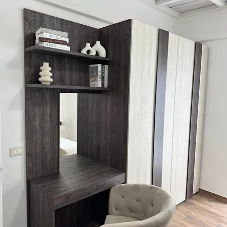 Edward House Apartment