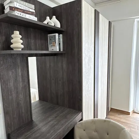 Edward House Apartment